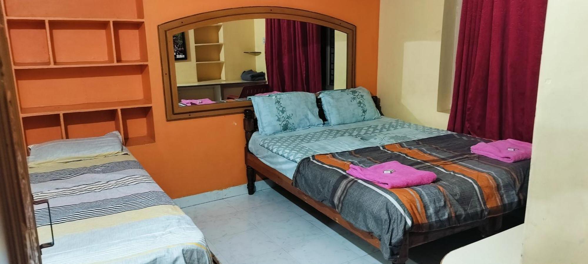 Gopi Guest House Хампи Экстерьер фото