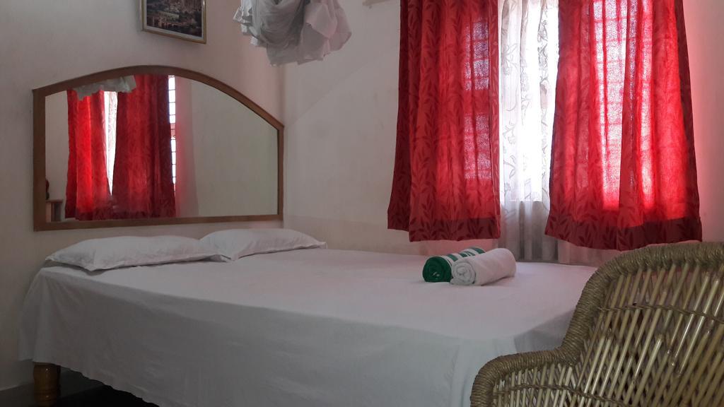 Gopi Guest House Хампи Экстерьер фото